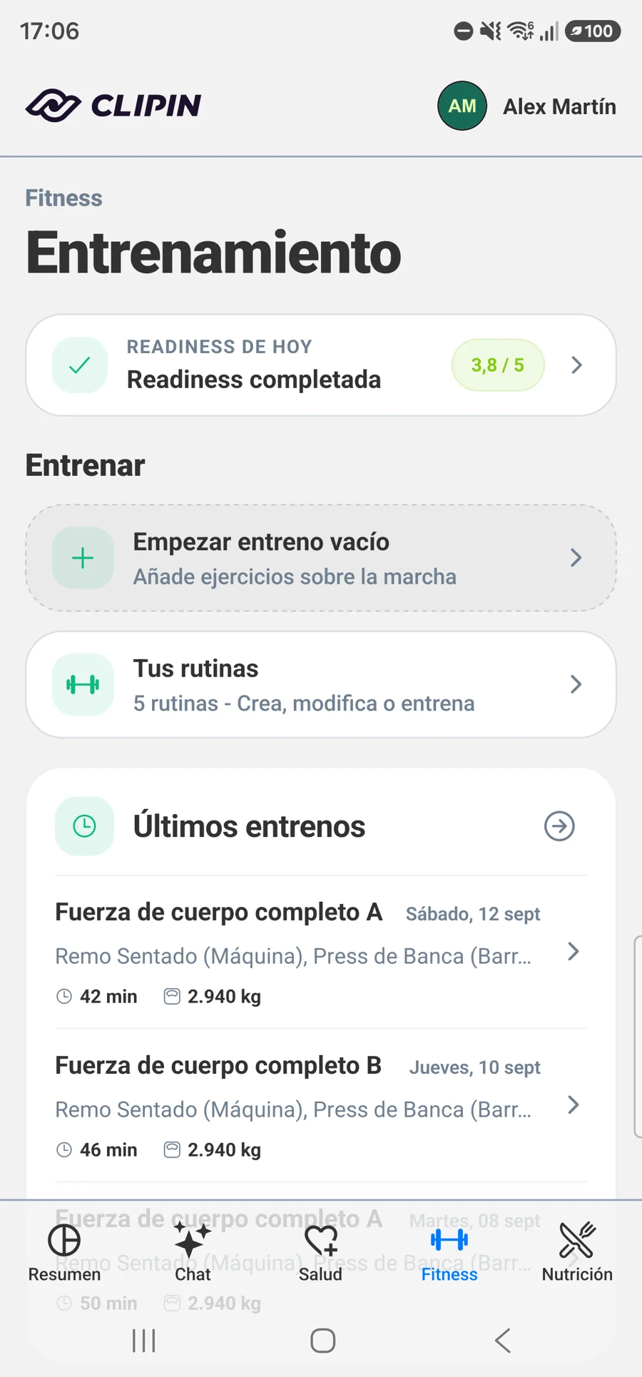 Pantalla de entrenamiento con rutinas y progreso muscular